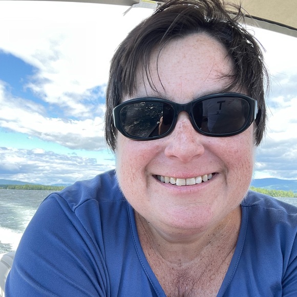 Meet your Posher, Debbie - Picture 2 of 2